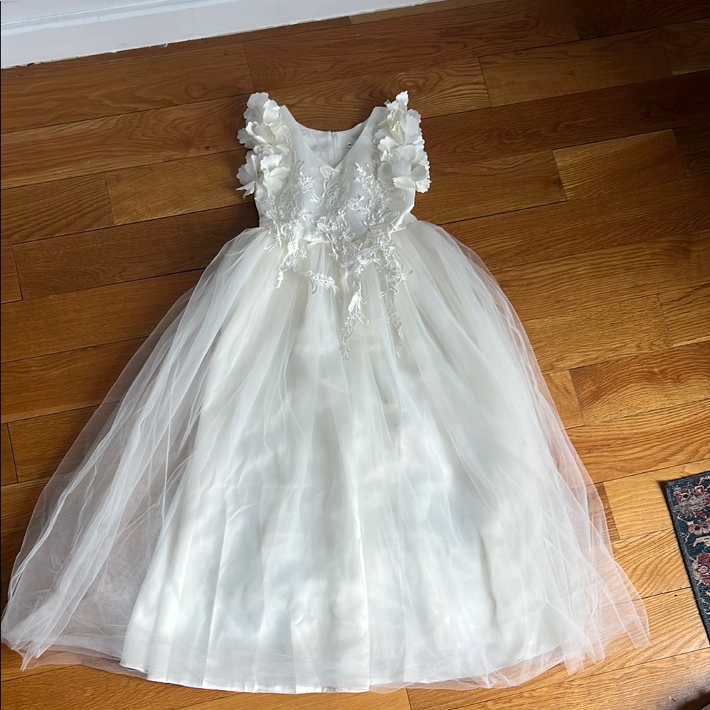 GORGEOUS  NEW Cream/Off-White Floral Dress